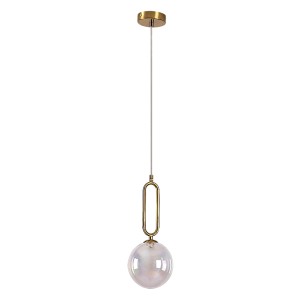 Nowoczesna lampa wisząca z połyskującą szklaną kulą i złotymi akcentami.