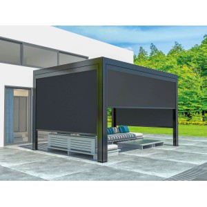 Nowoczesna, szara markiza t.b.t. z zamkniętym panelem bocznym i meblami wypoczynkowymi.