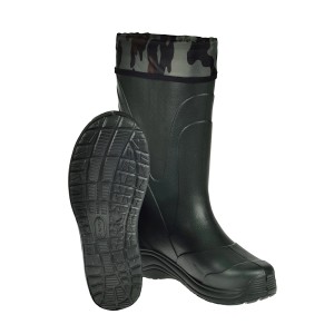 Zielone gumowce do prac ogrodowych z kamuflażową cholewką.