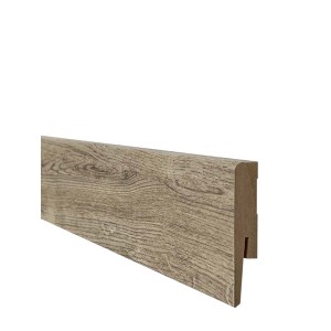 Listwa przypodłogowa t.b.t. w wyglądzie drewna, widok szczegółowy.