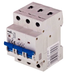 Trójbiegunowy wyłącznik nadprądowy Bemko, niebieskie dźwignie w pozycji "ON".