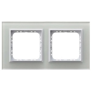 Białe podwójne ramki do włączników i gniazdek.