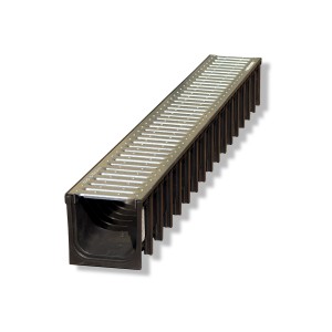 Liniowy kanał odwadniający z rusztem do użytku zewnętrznego.