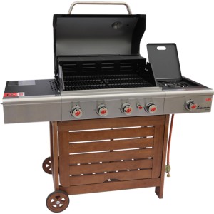 Grill gazowy t.b.t. z drewnianą podstawą i czterema palnikami.