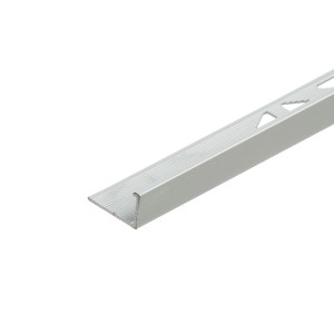 Srebrny profil do płytek t.b.t., widok szczegółowy.