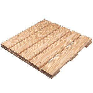 Kwadratowy drewniany podest t.b.t. z jasnego drewna, idealny do budowy ogrodów i tarasów.
