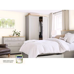 Sypialnia pomalowana na kremowo farbą ścienną t.b.t. Kolorowe farby ścienne dla pięknego domu.