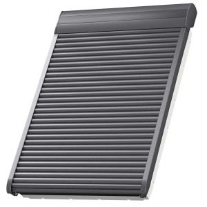 Roleta elektryczna Velux SML CK02, aluminium ciemnoszary, do okien dachowych, zamknięta.