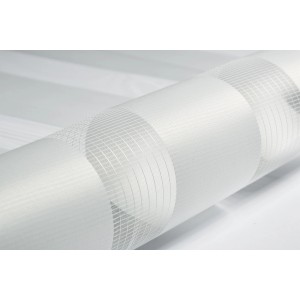 Zwinięta, biała roleta t.b.t. w paski do okien.