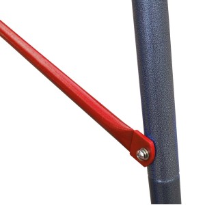 Zbliżenie elementu placu zabaw: Czerwona rozpórka połączona z niebieskim słupkiem.