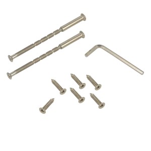 Zestaw montażowy do klamek: śruby, trzpienie i klucz imbusowy.