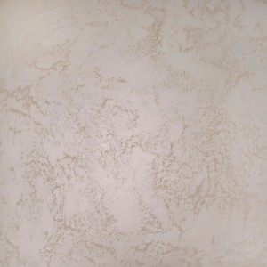 Farba efektowa t.b.t. z marmurkową teksturą, beżowo-szara.