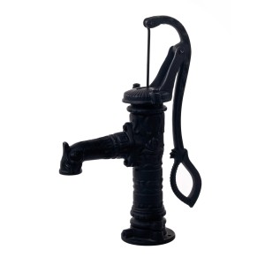Czarna żeliwna pompa ręczna / abisynka do ogrodu.