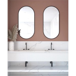 Dwa owalne lustra t.b.t. z czarnymi ramami nad podwójną umywalką w łazience.
