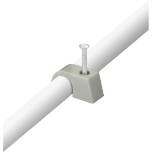 Szary uchwyt kablowy z gwoździem (7-11mm) do mocowania kabli.