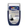 Tester koloru Dulux „Zatoka Wikingów“: Wałek do malowania ścian w kolorze niebiesko-szarym.