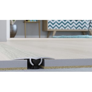 Listwa profilowa do wykładzin podłogowych, profil przejściowy srebrny, widok szczegółowy.