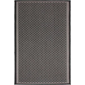 Czarny dywan z krótkim włosiem i wzorem w romby.