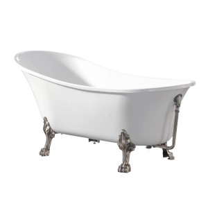 Wolnostojąca wanna t.b.t. w kolorze białym z nóżkami w stylu antycznym.