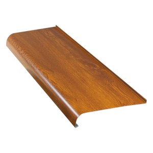 Parapet w kolorze brązowym, imitujący drewno, do okien i fasad.