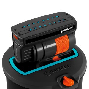 Gardena Sprinklersystem Zraszacz wynurzalny prostokątny OS 140 do nawadniania trawnika. Zraszacz z pomarańczowymi pokrętłami regulacyjnymi.