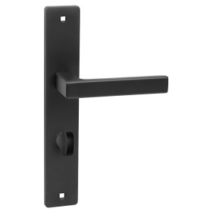 Czarna klamka do drzwi z zamkiem do drzwi wewnętrznych.