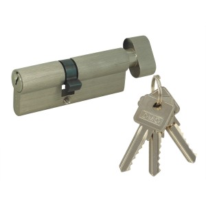 Wkładka do zamka drzwi t.b.t. z kluczami dla zwiększenia bezpieczeństwa.