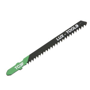 Czarny brzeszczot do wyrzynarki LUX-TOOLS TC3F do drewna.