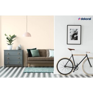 Pokój dzienny z farbą do ścian t.b.t., meblami i dekoracją.