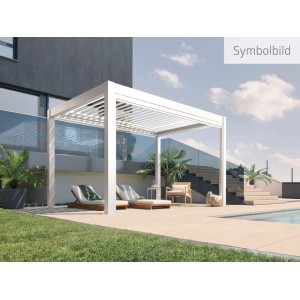Biała pergola Biohort 5,5x3,5 m jako zadaszenie tarasu w ogrodzie.