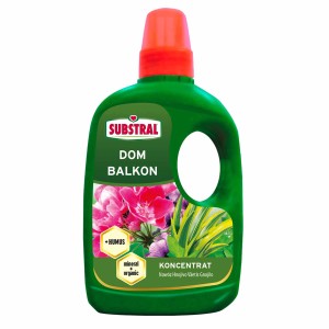Substral płynny nawóz do domu i balkonu, koncentrat w zielonej butelce z czerwoną nakrętką.