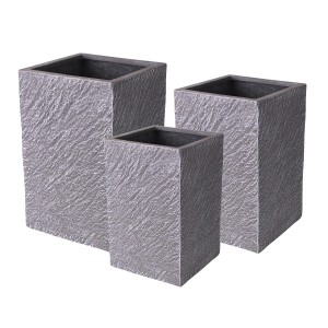 Zestaw trzech szarych, kwadratowych donic z teksturowaną powierzchnią.