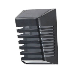 Czarna solarna lampa ścienna t.b.t. do użytku zewnętrznego.