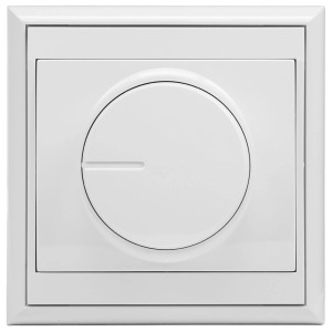 Zbliżenie białego ściemniacza t.b.t. do instalacji elektrycznej.