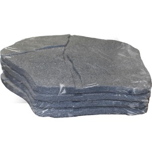 Stos szarych podestów t.b.t., nieregularny kształt, zapakowane.