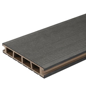 Szczegół deski tarasowej t.b.t. w kolorze ciemnoszarym, widok profilu.