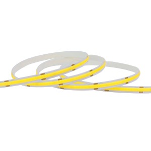 Zwinięta taśma LED t.b.t. z żółtym paskiem świetlnym.