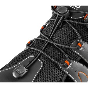 Zbliżenie: Czarny but roboczy z systemem szybkiego sznurowania i oddychającą siateczką.