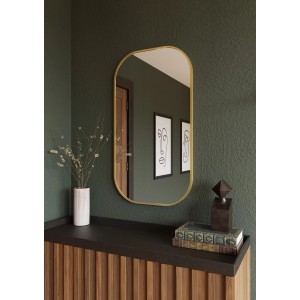 Złote lustro t.b.t. w korytarzu nad komodą. Lustra dekoracyjne.