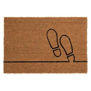 Wycieraczka t.b.t. z włókna kokosowego z motywem śladów stóp i czarną linią.