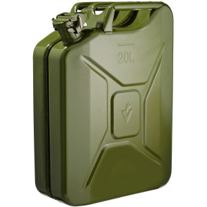 Zielony metalowy kanister na benzynę o pojemności 20 litrów.