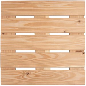 Drewniana platforma z jasnego drewna, odpowiednia do użytku wewnątrz i na zewnątrz.