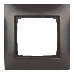 Antracytowa ramka do włączników i gniazdek.