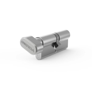 Zbliżenie wkładki zamka drzwi t.b.t. wykonanej z metalu.