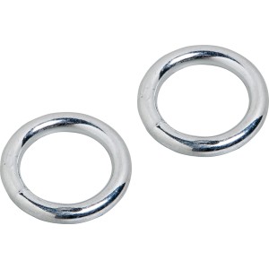 Zbliżenie na dwa srebrne pierścienie (Liny).