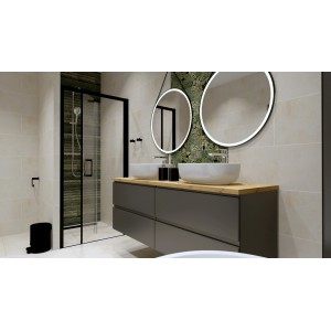 Nowoczesna łazienka z szarą szafką, okrągłymi lustrami i mozaikową ścianą.