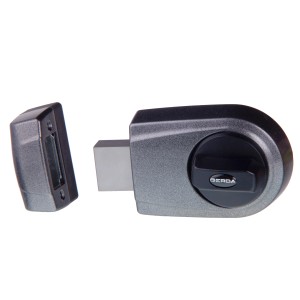 Szary zamek dodatkowy do drzwi t.b.t. firmy Gerda dla zwiększenia bezpieczeństwa.