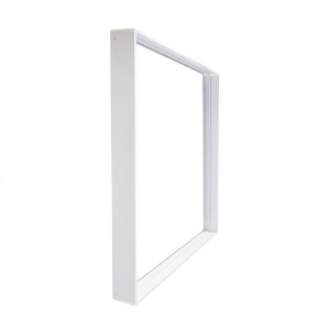 Biała rama wpuszczana LED firmy t.b.t. do lamp sufitowych.