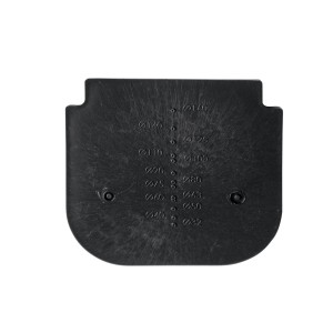 Czarny szablon do odwadniania liniowego o różnych średnicach.