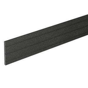 Ciemna deska tarasowa t.b.t. z rowkowaną powierzchnią.